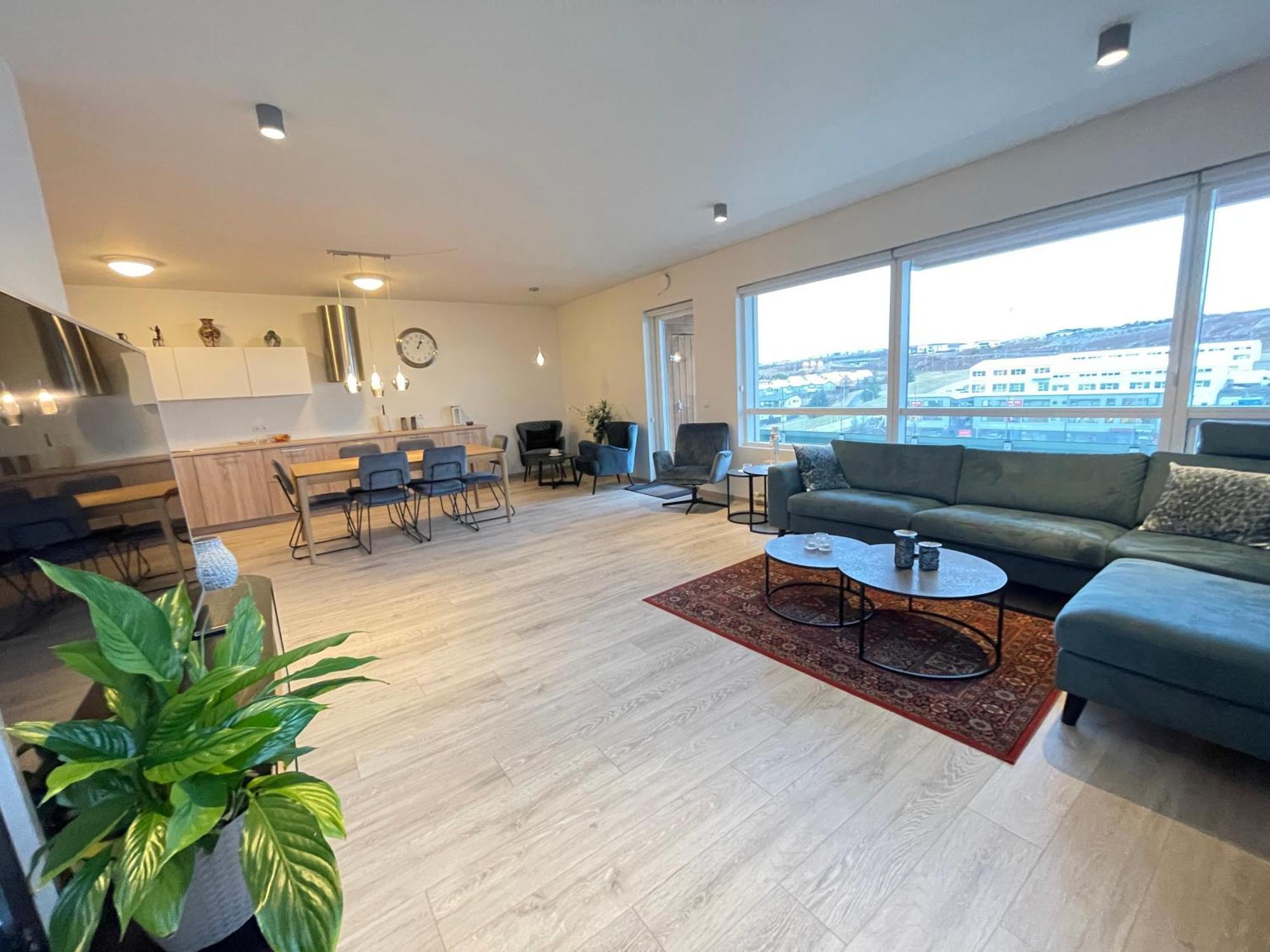 Modern And Spacious 3 Bedroom Apartment In Kopavogur Reykjavik Exterior photo